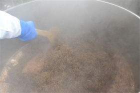 丁寧に素早く炊き込み