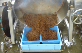 丁寧に素早く炊き込み